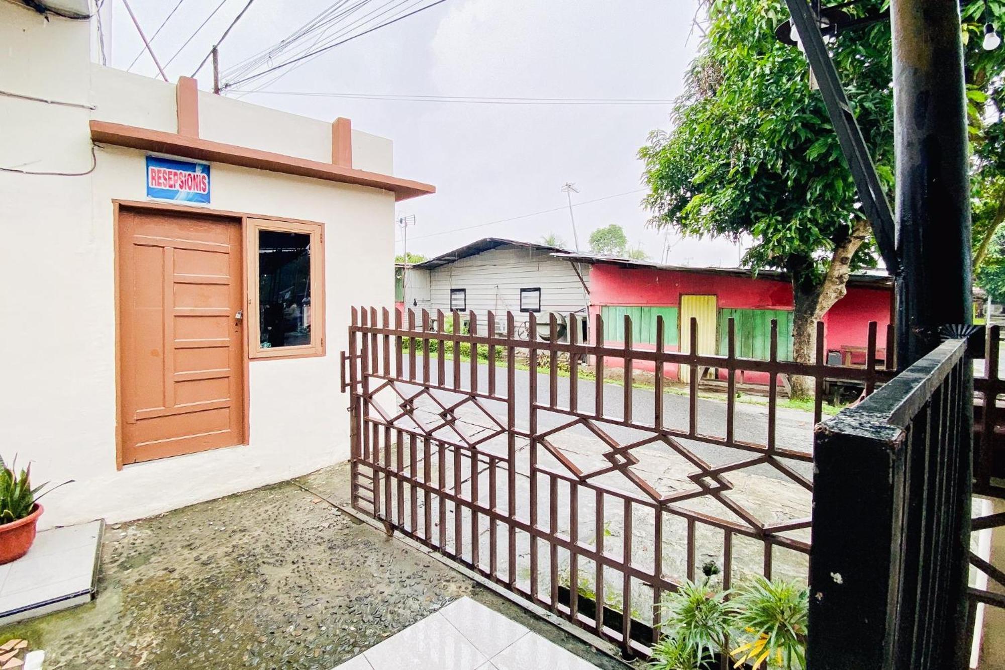 Reddoorz Syariah At Sipayung Homestay Stabat Eksteriør billede